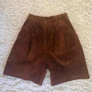 Women’s Genuine Leather Pleated High Waisted  Shorts (VINTAGE)